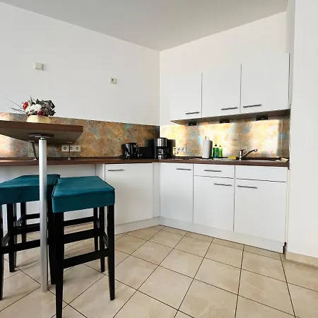 Gemuetliches Mit Blick Zur Frauenkirche * Дрезден