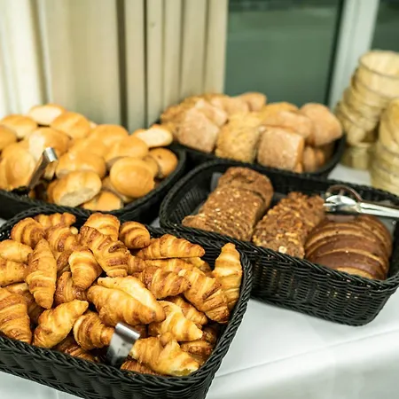 Gemuetliches Mit Blick Zur Frauenkirche Дрезден