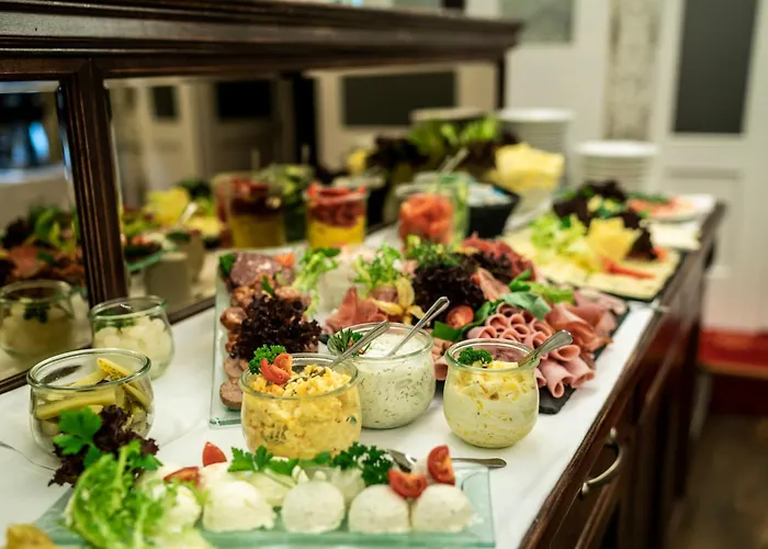Gemuetliches Mit Blick Zur Frauenkirche Dresden